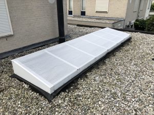 Deze lichtstraat met zonwering is met zijn afmeting van bijna 5.00 meter een special, maar voor onze zonwering gewoon een standaard.