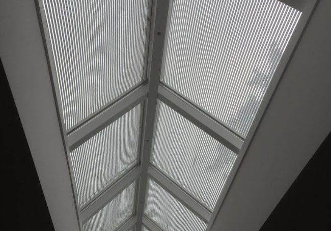 ZADELDAK zonweringen Prachtig om veel licht te kunnen hebben, zelfs na het plaatsen van onze screens is er voldoende inval. ZADELDAK zonweringen Prachtig om veel licht te kunnen hebben, zelfs na het plaatsen van onze screens is er voldoende inval.
